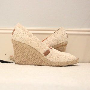 White Wedges